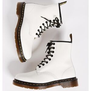 Dr. Martens 1460 White Smooth Leather Combat Boots Women’s grunge soft goth sz 7